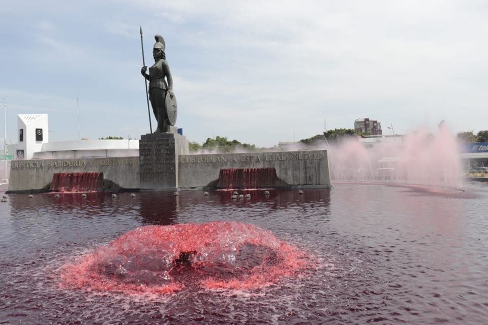 La Minerva Pinta de Rojo Sangre sus aguas.